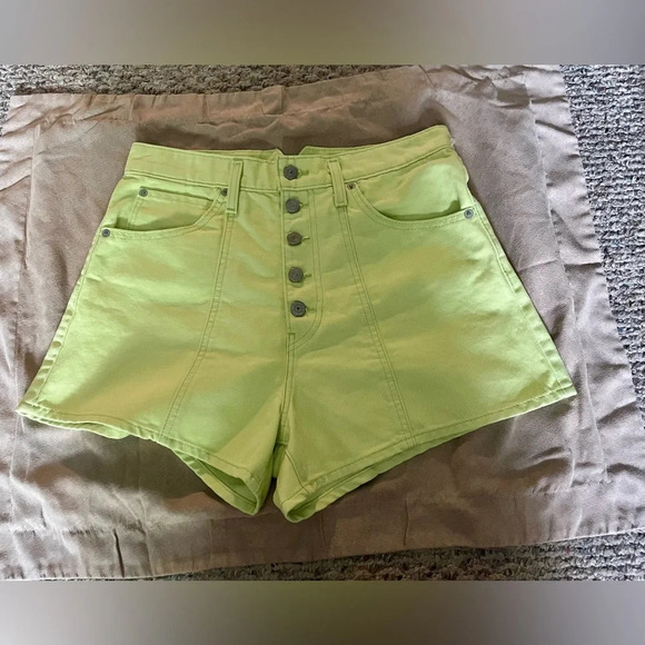 Levi’s High Waisted Mom Shorts Daiquiri Green New Without Tags Size 30 - Picture 3 of 11